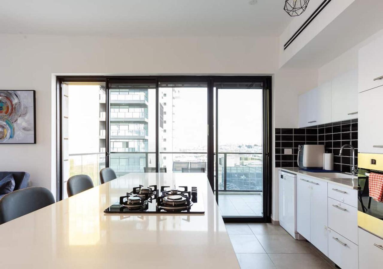 Oַ&O Group- Luxury Apt Tower Spectacular Sea View Bat Yam Exterior foto